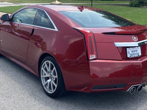 Used 2011 Cadillac CTS V w/ Wood Trim Package image 20