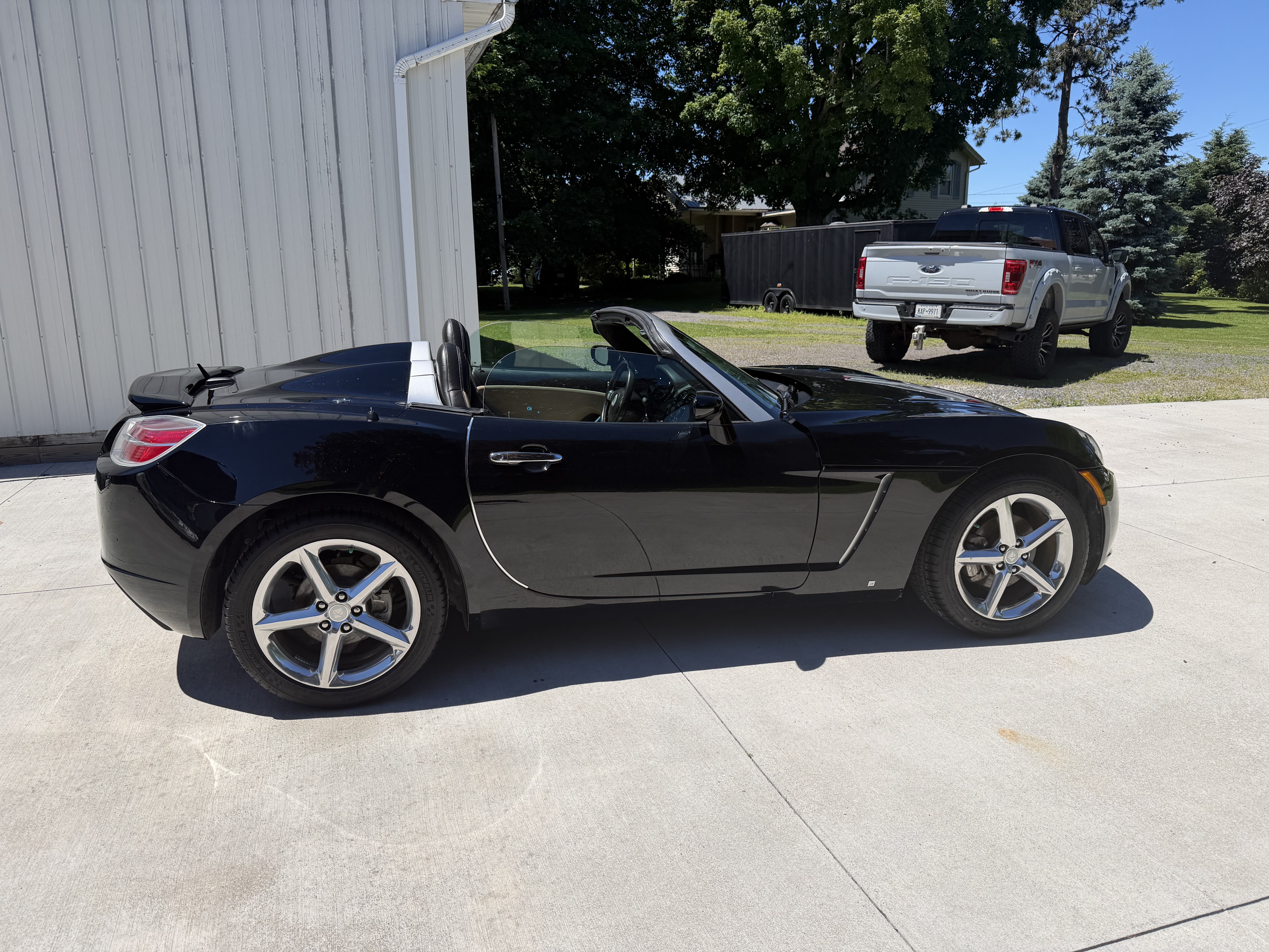 Used 2008 Saturn Sky Red Line RWD image 2