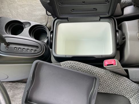 Used 2004 Pontiac Aztek 2WD w/ 1SB Preferred Equipment Group image 19