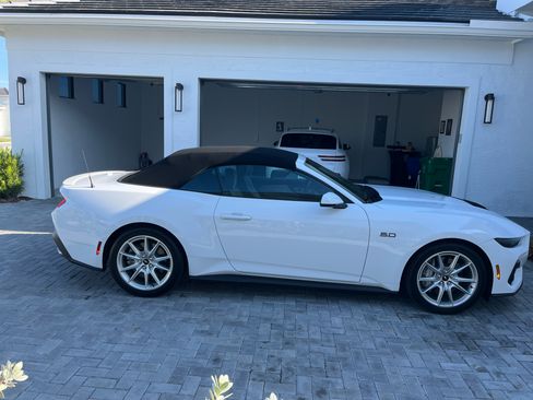 Used 2025 Ford Mustang GT Premium image 2