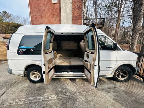 Used 2002 Chevrolet Express 1500 w/ LS Preferred Equipment Group image 4
