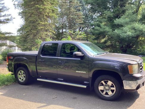 Used 2011 GMC Sierra 1500 SLE w/ Power Tech Package AWD/4WD image 2
