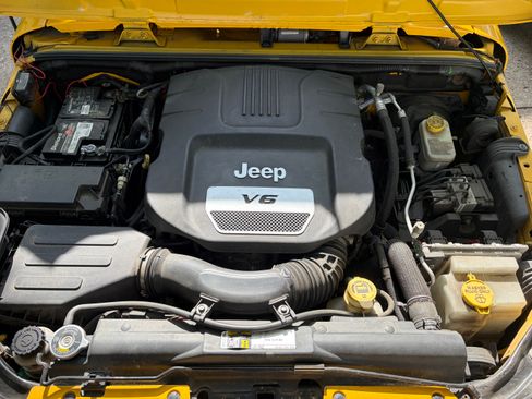 Used 2015 Jeep Wrangler Unlimited Sport AWD/4WD image 19