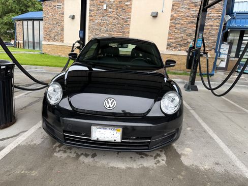 Used 2012 Volkswagen Beetle 2.5 FWD image 2