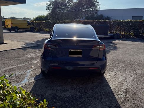 Used 2021 Tesla Model Y Performance image 10