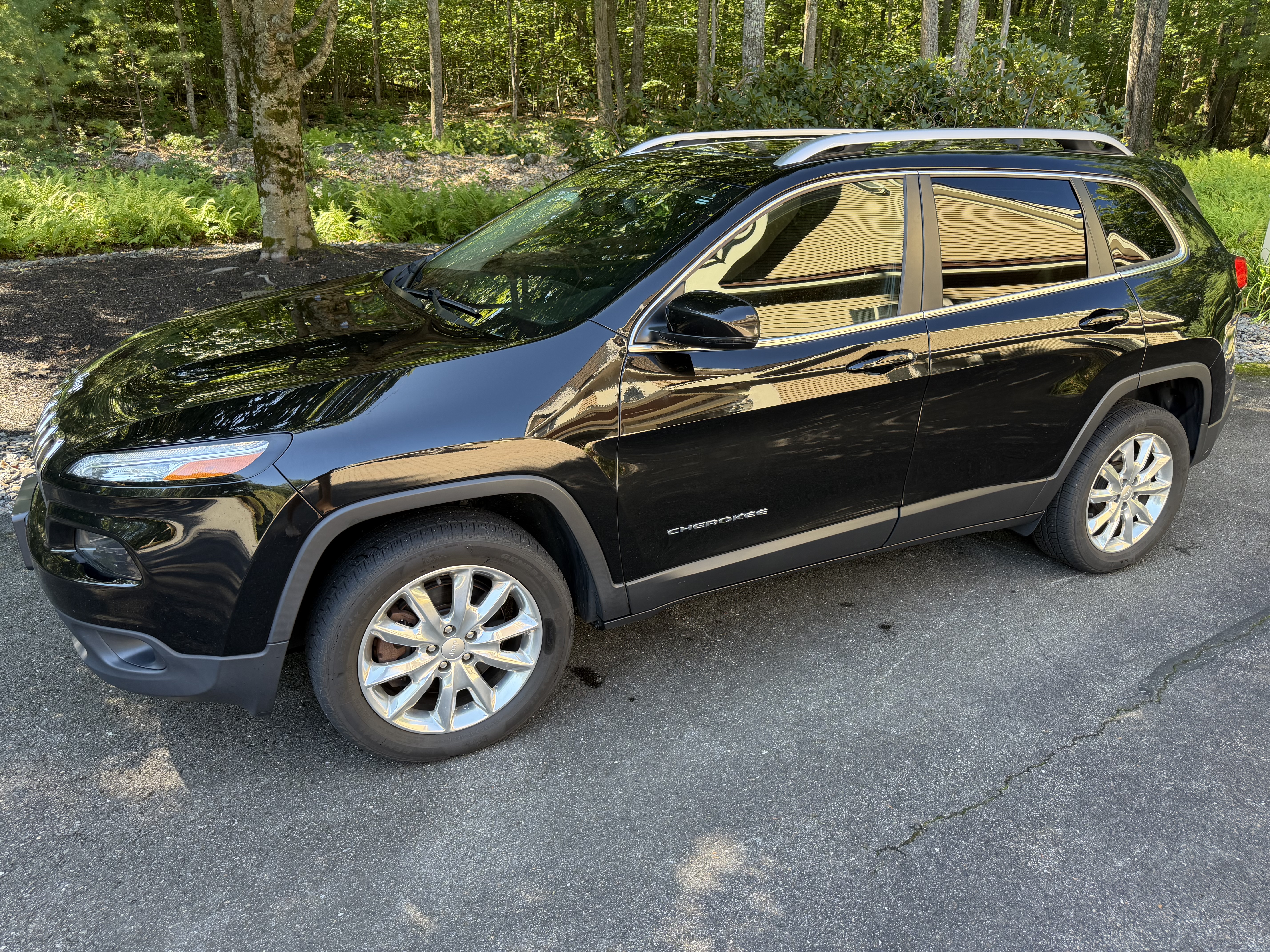 Used 2017 Jeep Cherokee Limited AWD/4WD image 16