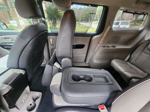 Used 2016 Kia Sedona SX image 12