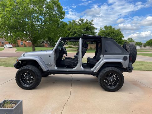 Used 2014 Jeep Wrangler Unlimited Sahara w/ Max Tow Package AWD/4WD image 1