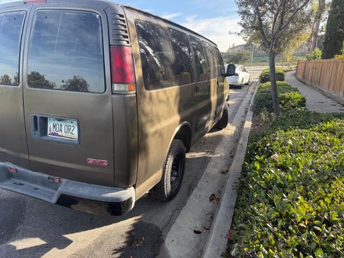 Used 2002 GMC Savana 2500 Passenger image 22