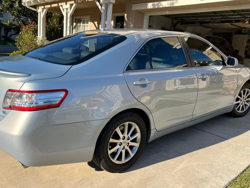 Used 2011 Toyota Camry Hybrid Sedan 4D image 11