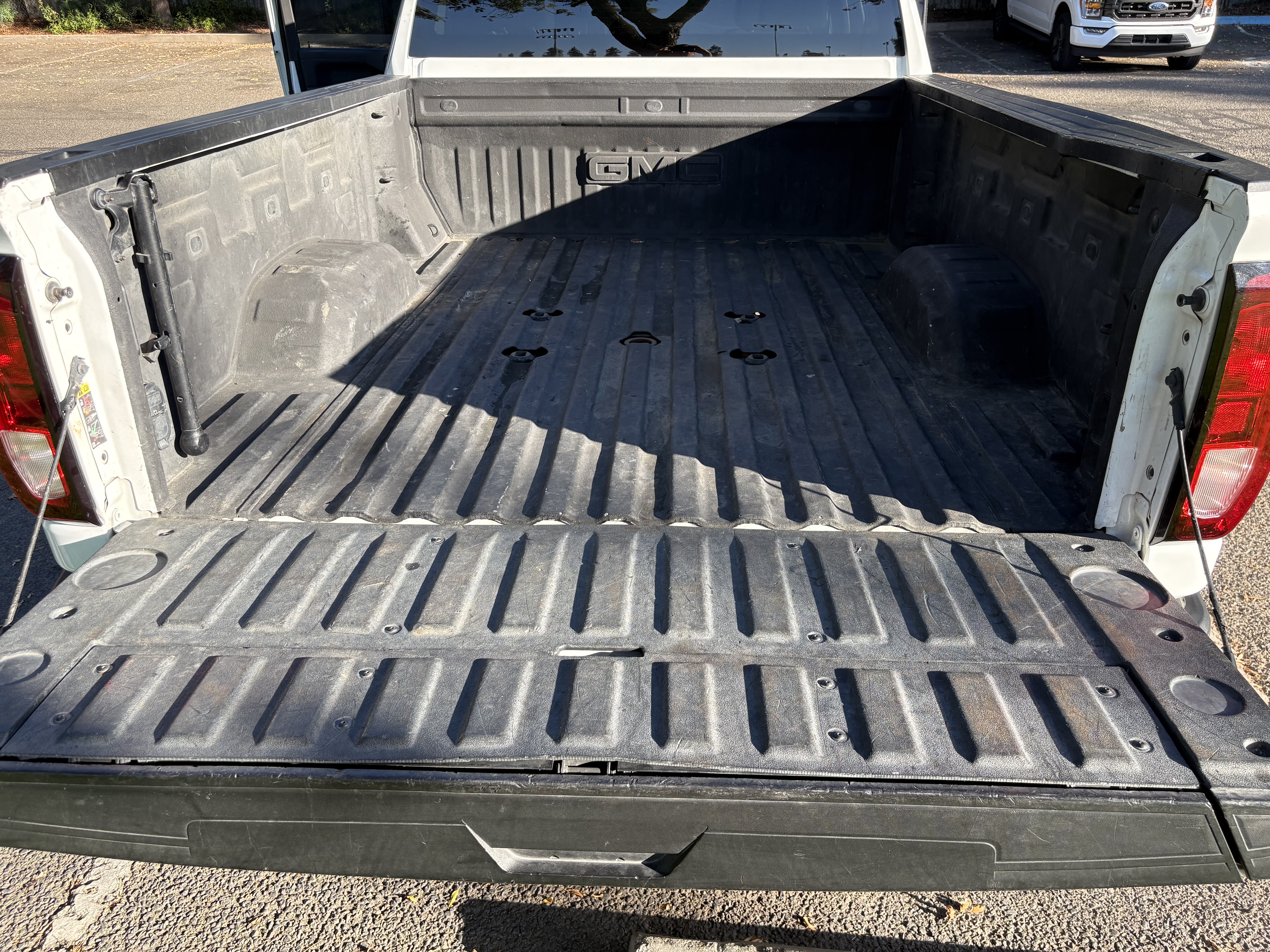 Used 2022 GMC Sierra 2500 SLE w/ SLE Value Package; AWD/4WD image 25