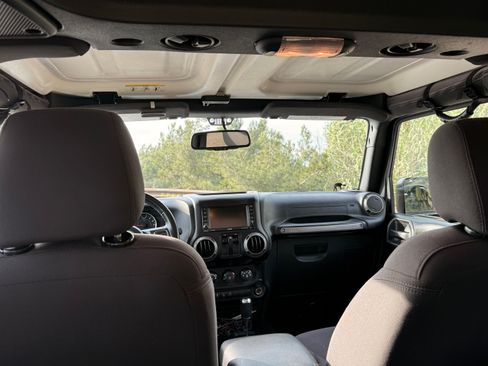Used 2017 Jeep Wrangler Sport AWD/4WD image 8