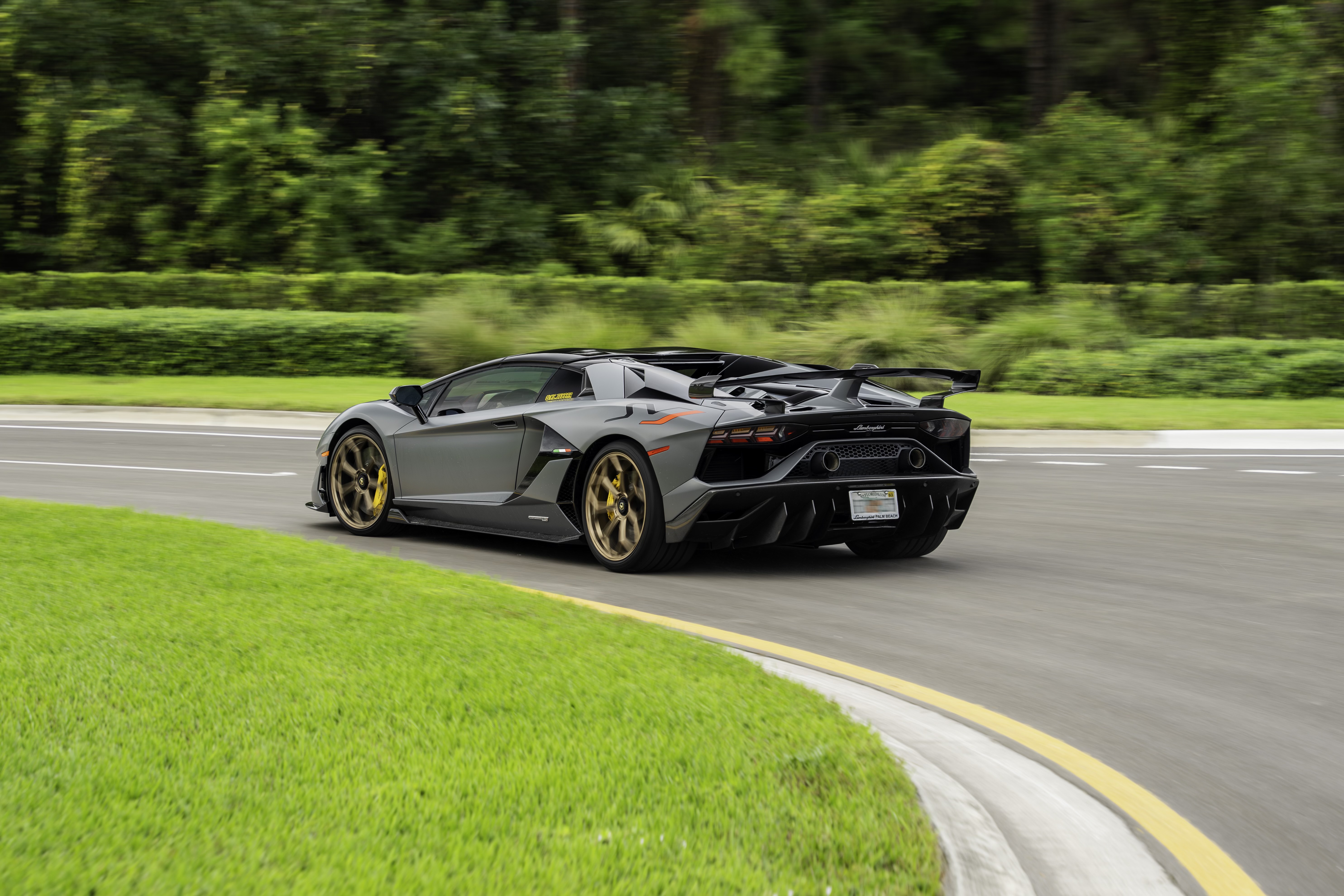Used 2021 Lamborghini Aventador SVJ AWD/4WD image 1