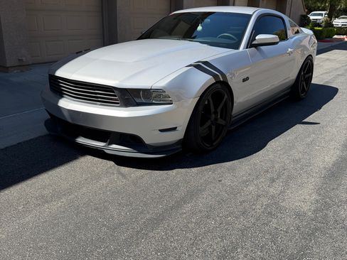 Used 2012 Ford Mustang GT RWD image 2