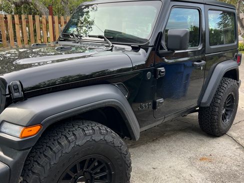 Used 2025 Jeep Wrangler Sport image 11