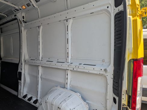 Used 2021 RAM ProMaster 2500 w/ Convenience Group FWD image 9