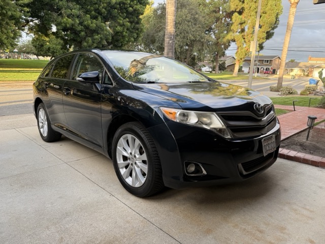 Used 2013 Toyota Venza LE FWD image 1