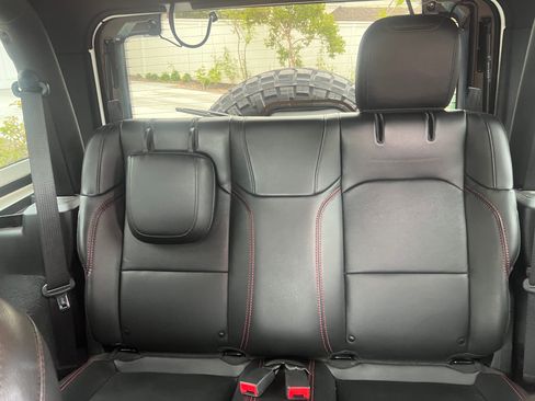 Used 2021 Jeep Wrangler Rubicon AWD/4WD image 8