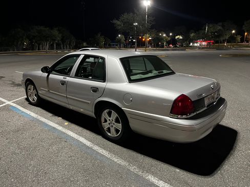 Used 2011 Ford Crown Victoria LX w/ Comfort Appearance Pkg RWD image 26