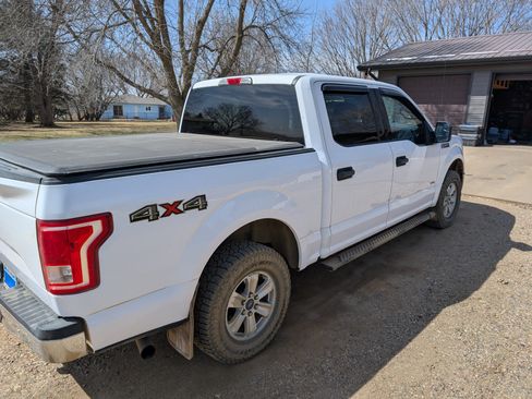 Used 2017 Ford F150 XLT image 10