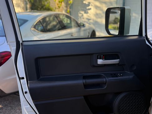 Used 2013 Toyota FJ Cruiser 4WD image 17