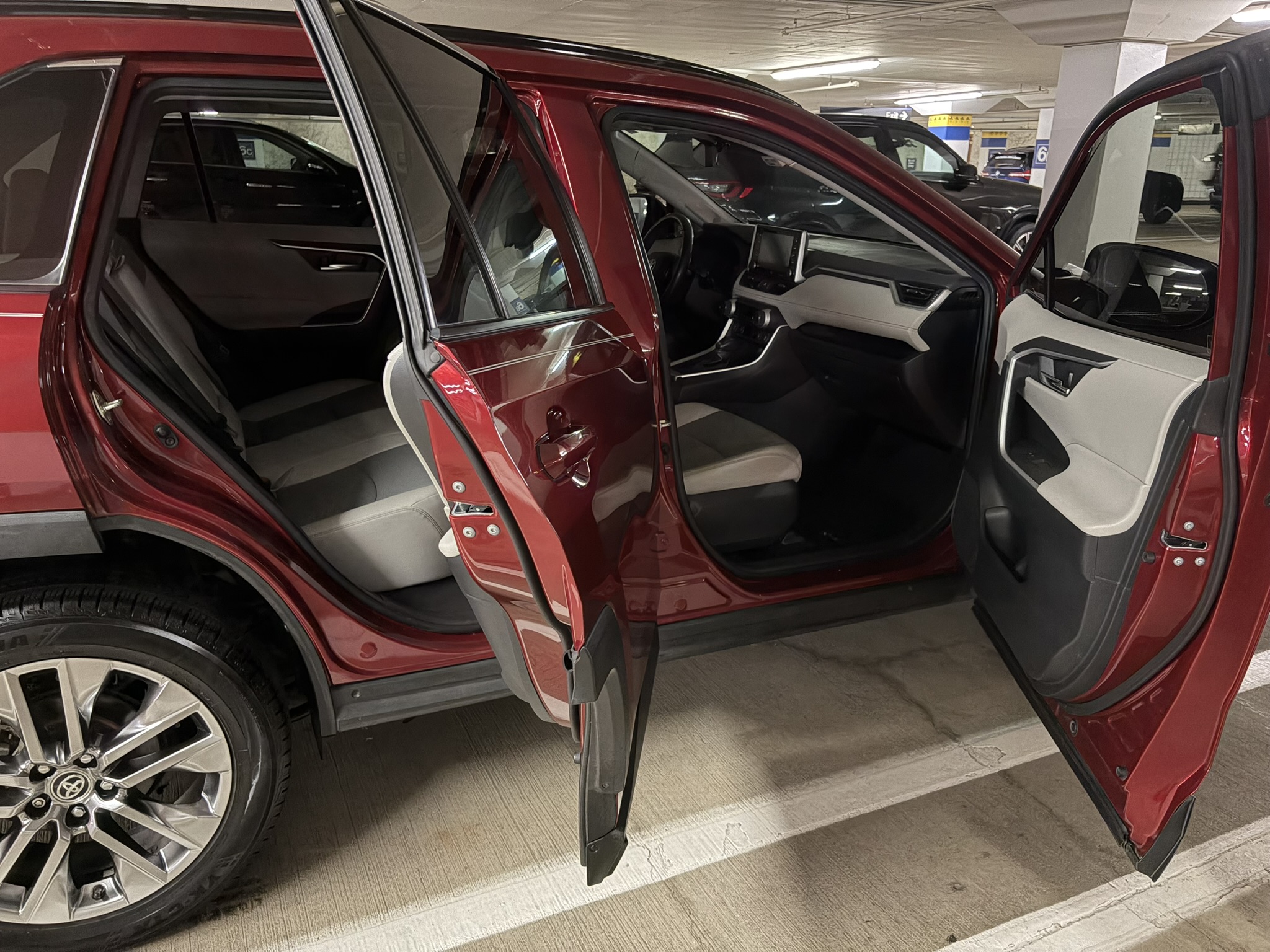 Used 2020 Toyota RAV4 XLE Premium AWD/4WD image 18