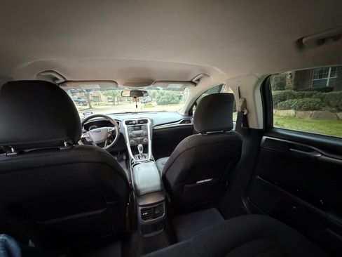 Used 2015 Ford Fusion SE image 13