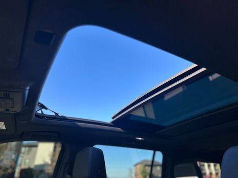 Used 2024 Chevrolet Suburban Z71 w/ Off-Road Capability Package image 13