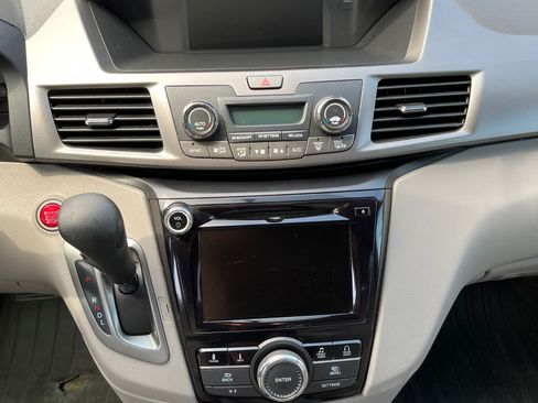 Used 2016 Honda Odyssey SE image 12