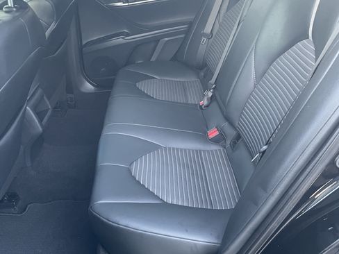 Used 2019 Toyota Camry SE w/ Carpet Mat Package image 24