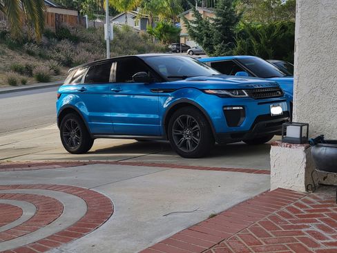 Used 2018 Land Rover Range Rover Evoque SE Premium image 8