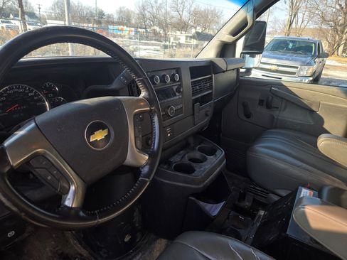 Used 2016 Chevrolet Express 3500 image 14