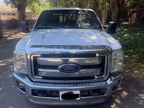 Used 2012 Ford F250 Lariat w/ Lariat Interior Pkg AWD/4WD image 4