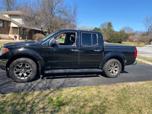 Used 2014 Nissan Frontier SL w/ SL Moonroof Package AWD/4WD image 4