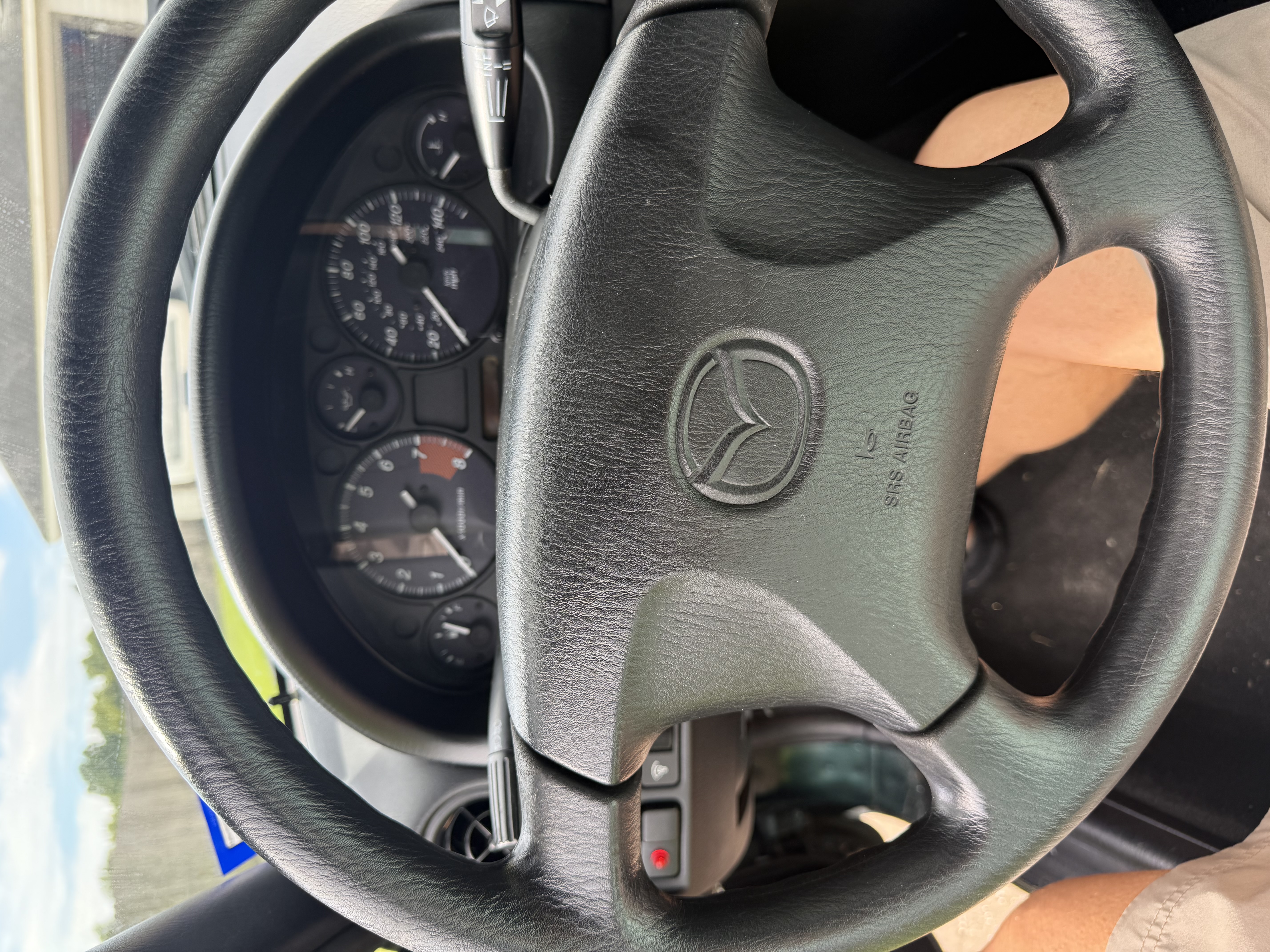 Used 1999 MAZDA MX-5 Miata RWD image 18