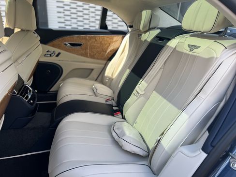 Used 2022 Bentley Flying Spur W12 image 11
