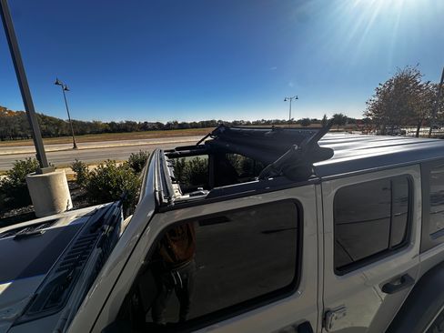 Used 2022 Jeep Wrangler Unlimited Rubicon 4xe w/ Steel Bumper Group image 15