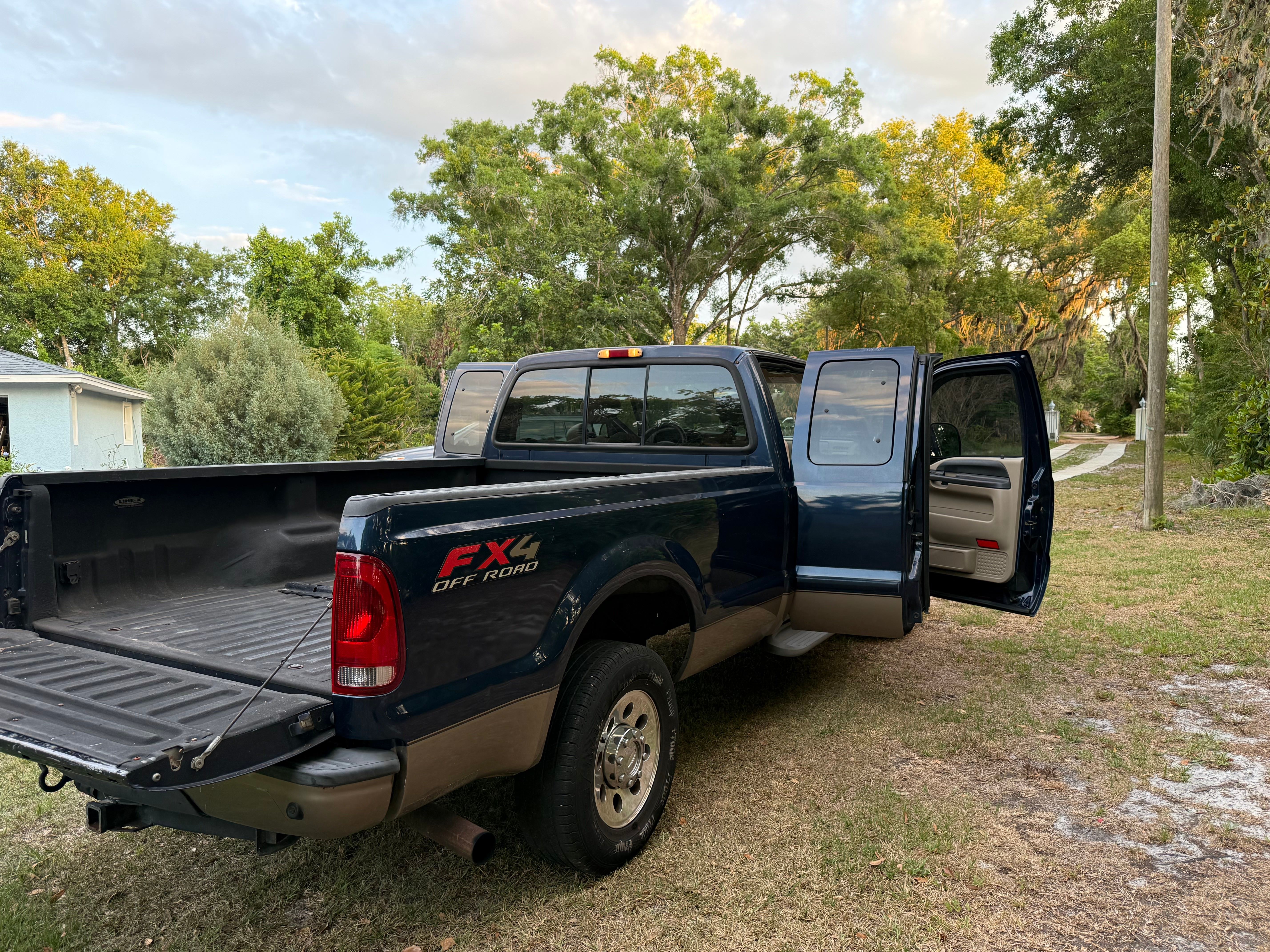 Used 2005 Ford F250 XLT AWD/4WD image 16