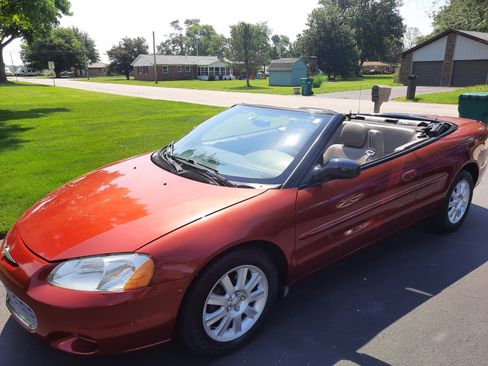 Used 2002 Chrysler Sebring GTC FWD image 6