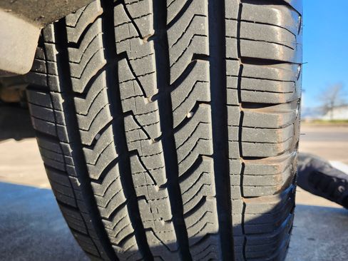 Used 2015 Nissan Frontier SV image 15