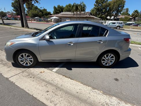 Used 2013 MAZDA MAZDA3 i Touring FWD image 1
