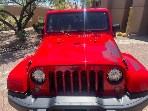 Used 2017 Jeep Wrangler Sahara AWD/4WD image 5
