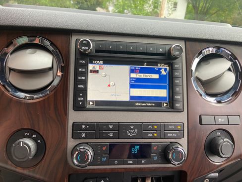 Used 2012 Ford F350 Lariat w/ Lariat Interior Pkg image 8