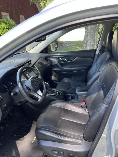 Used 2017 Nissan Rogue SL w/ SL Premium Package AWD/4WD image 6