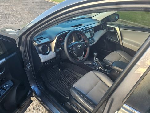 Used 2014 Toyota RAV4 Limited image 6