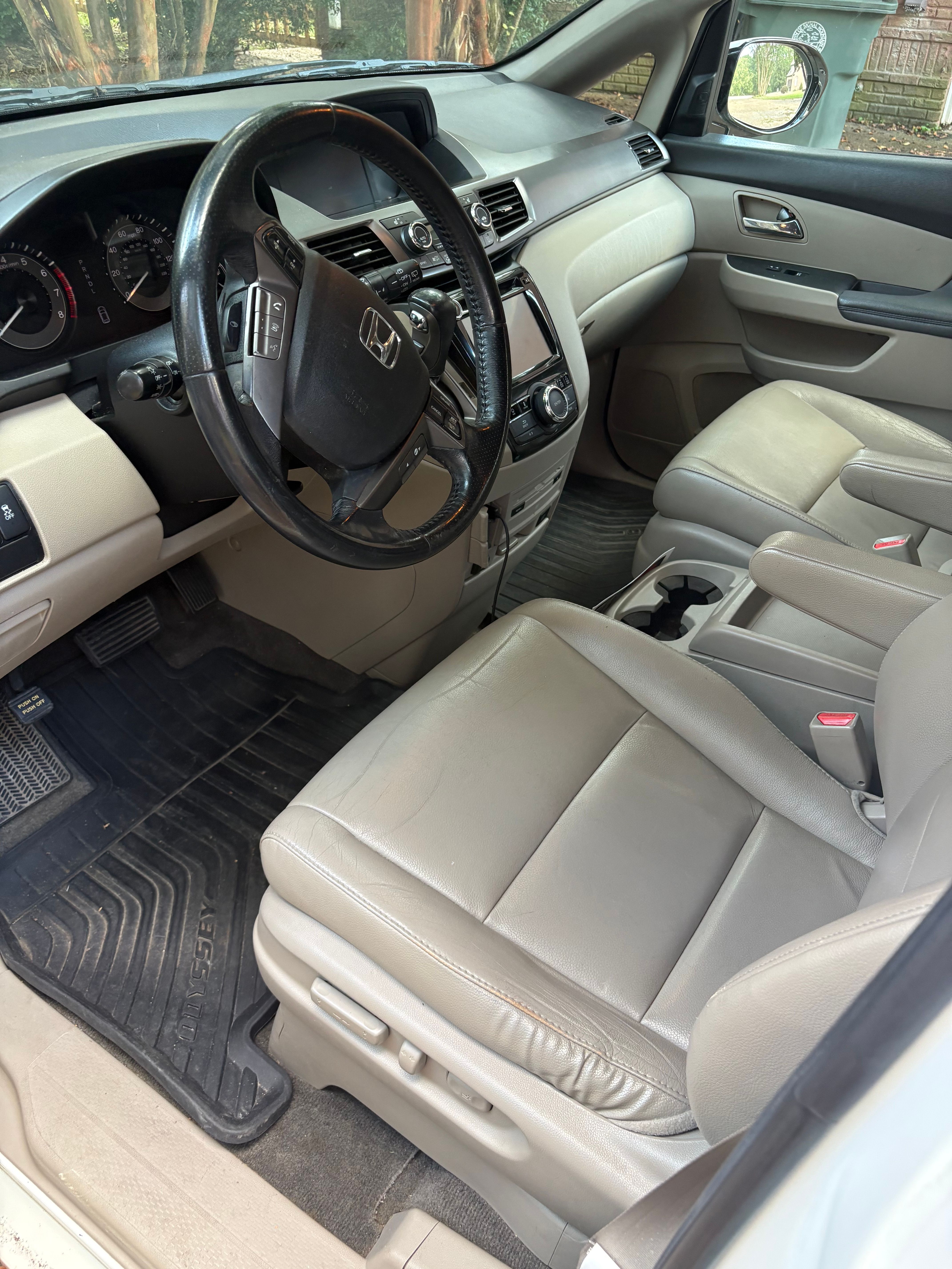 Used 2014 Honda Odyssey Touring Elite image 9