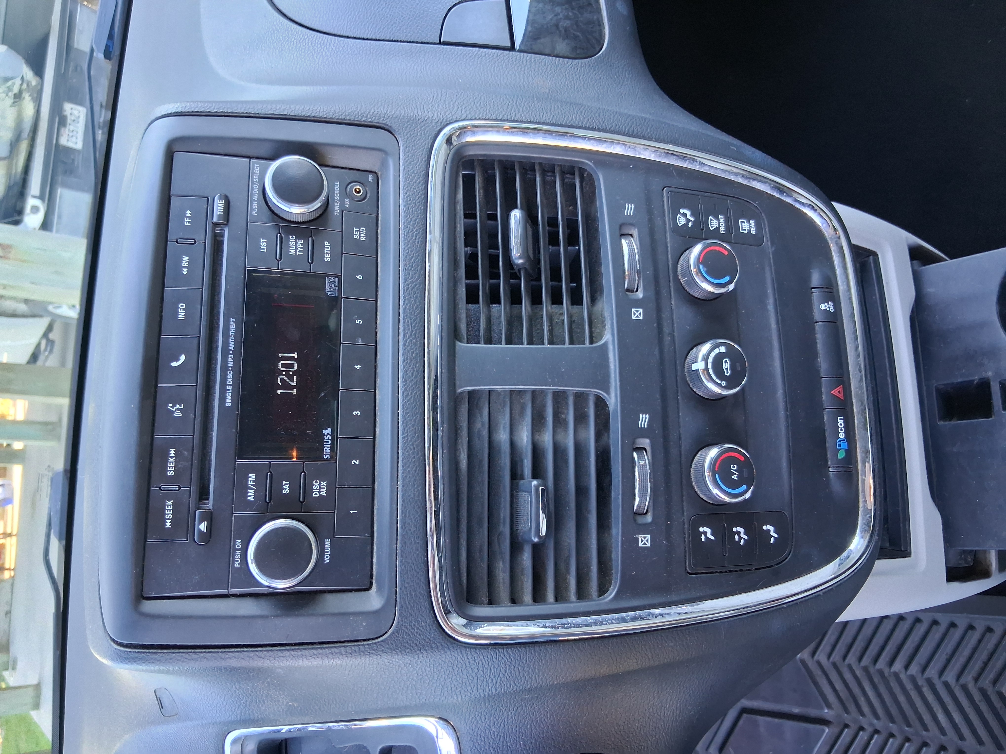 Used 2013 Dodge Grand Caravan American Value Package w/ UConnect Hands-Free Group FWD image 16