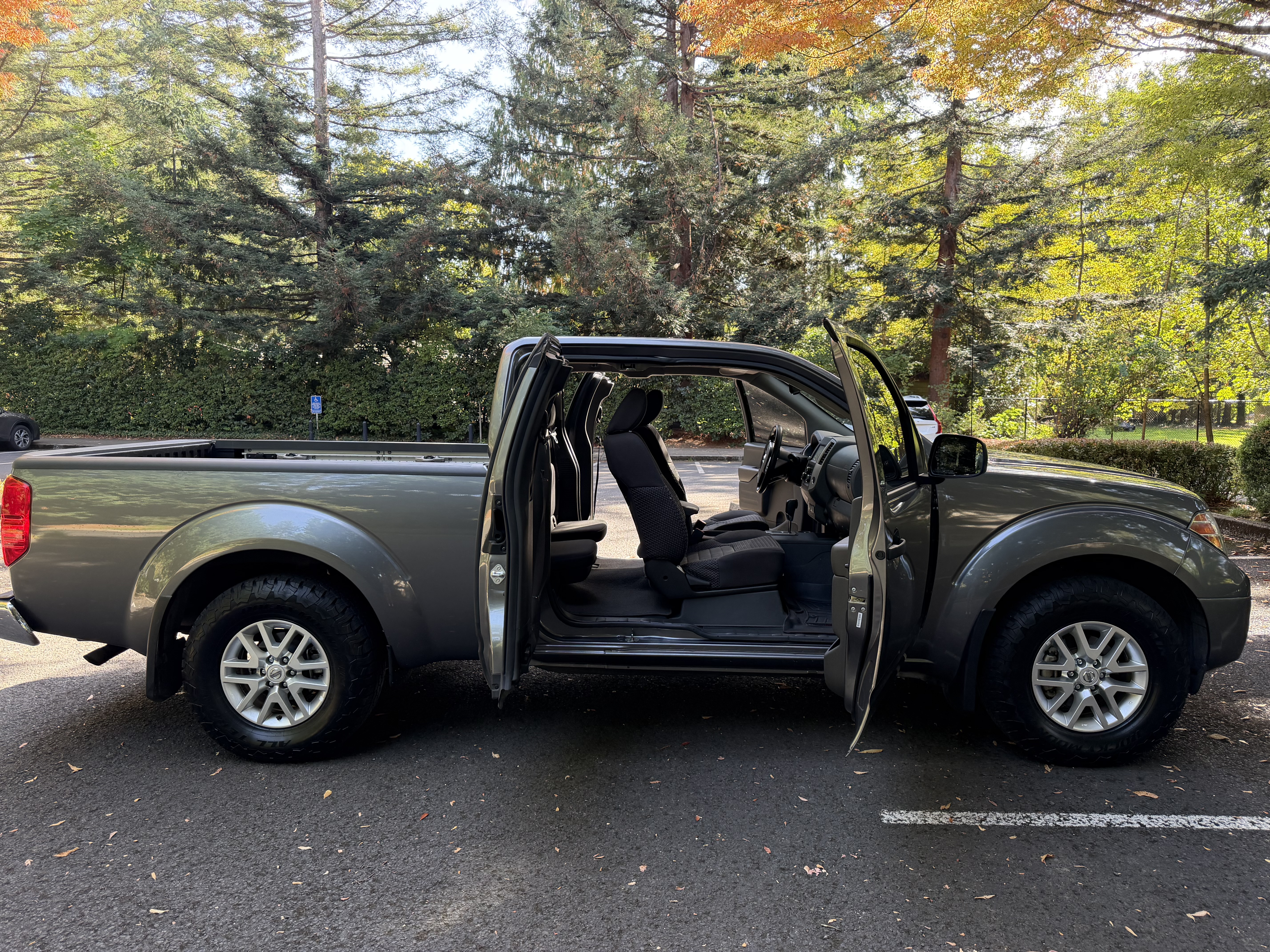 Used 2021 Nissan Frontier SV RWD image 9