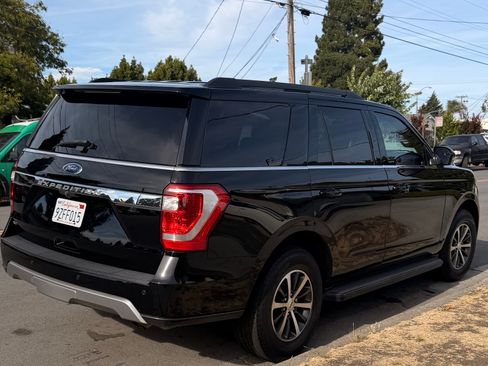 Used 2018 Ford Expedition XLT w/ Equipment Group 201A RWD image 9