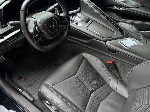 Used 2022 Chevrolet Corvette Stingray Premium Conv w/ Z51 Performance Package RWD image 5